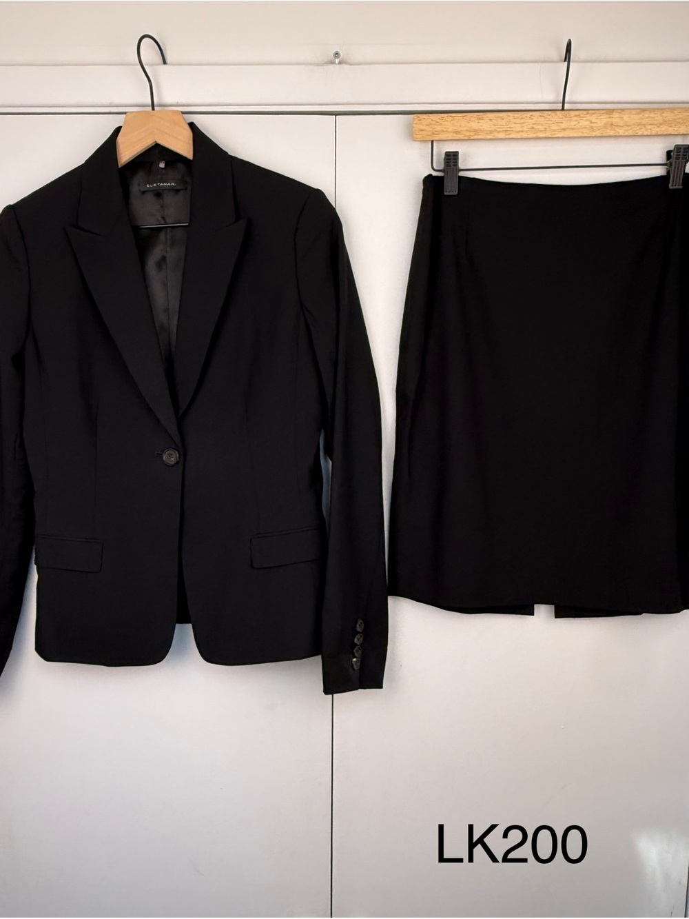 Elie Tahari Black Virgin Wool Blazer Pencil Skirt Suit Set Size 6